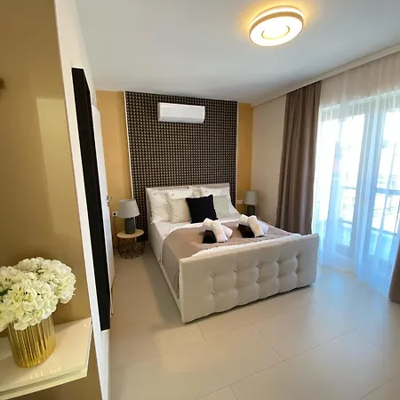 Casablanca Vendeghaz 5* Abádszalók