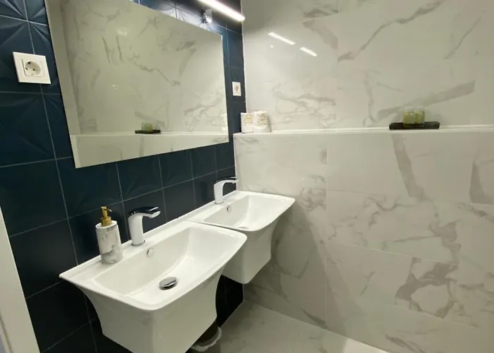 Casablanca Vendeghaz מלון 5*
