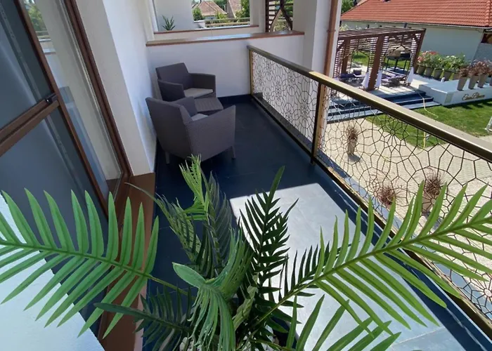 Casablanca Vendeghaz 5* Abádszalók